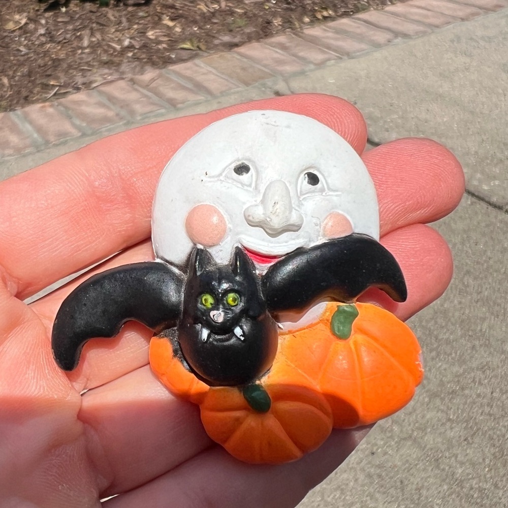 Easter Unlimited PIN Halloween Vintage MAN MOON brooch Bat PUMPKIN - Picture 12 of 14